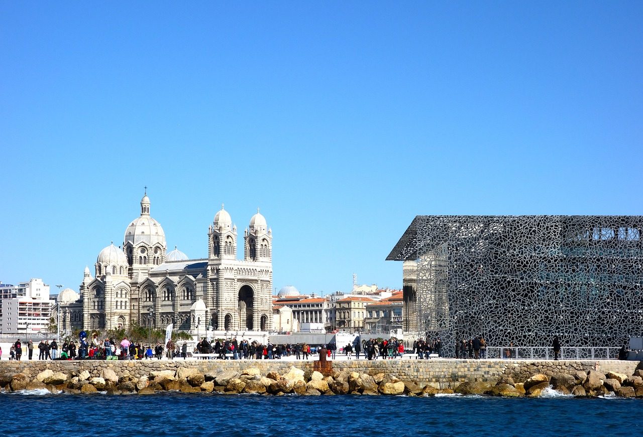 Vendre un bien immobilier avec un particulier ou une agence  à Marseille